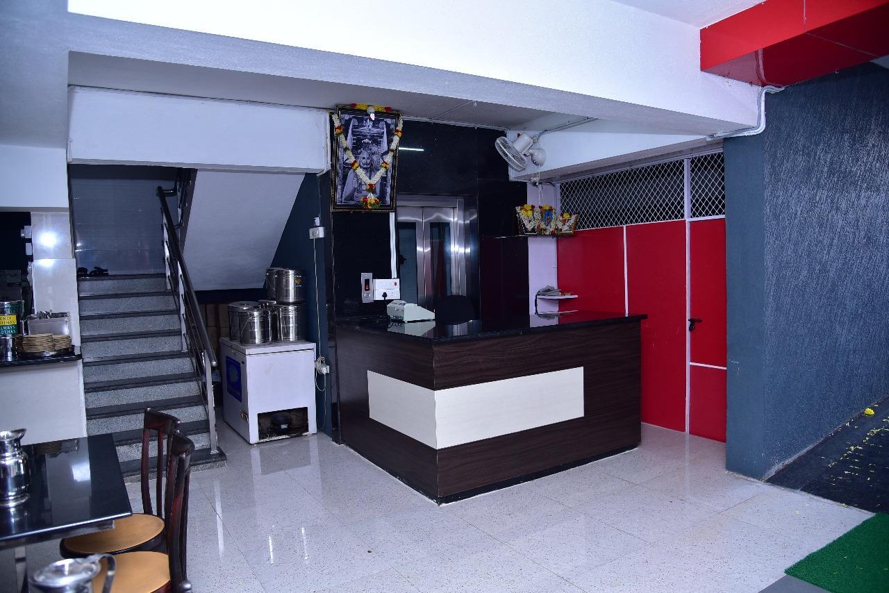 Iroomz Dwaraka Residency ベッラーリ エクステリア 写真
