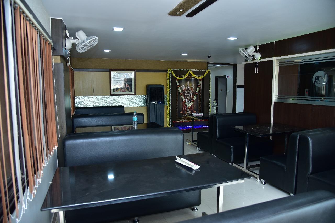 Iroomz Dwaraka Residency ベッラーリ エクステリア 写真