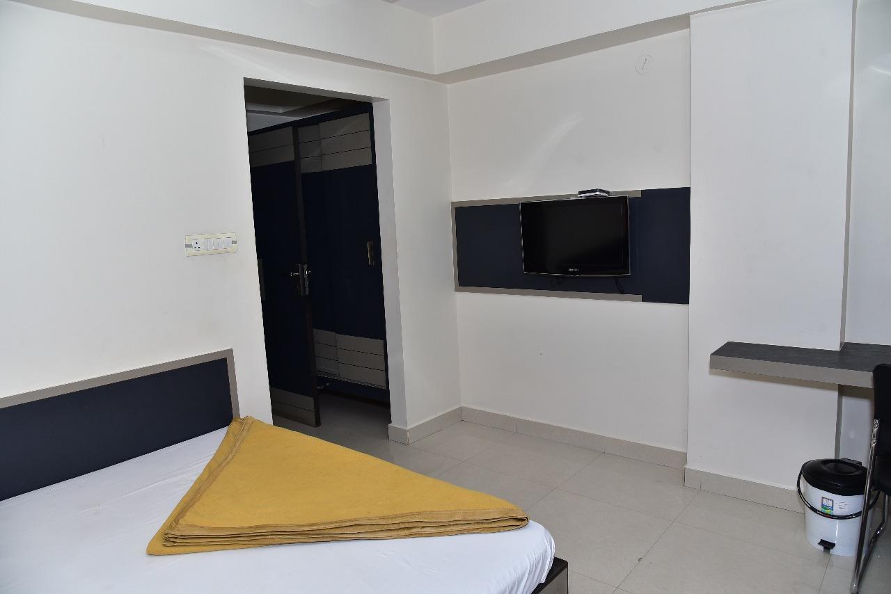 Iroomz Dwaraka Residency ベッラーリ エクステリア 写真