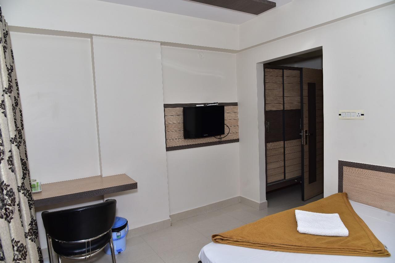 Iroomz Dwaraka Residency ベッラーリ エクステリア 写真