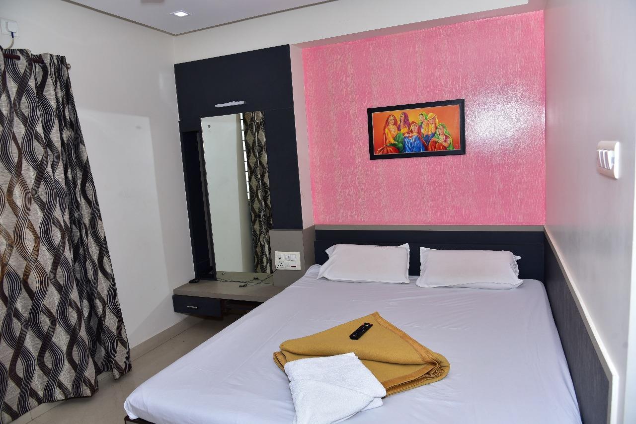 Iroomz Dwaraka Residency ベッラーリ エクステリア 写真