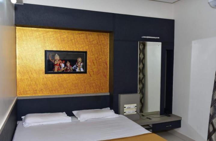 Iroomz Dwaraka Residency ベッラーリ エクステリア 写真
